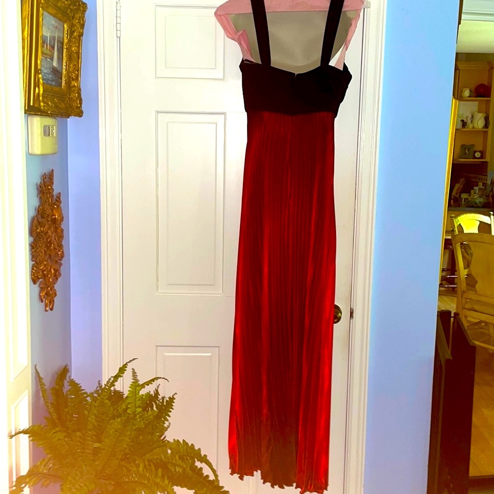 Elegant Black & Red Maxi Dress - Sleeveless V-Neck - Picture 5 of 8